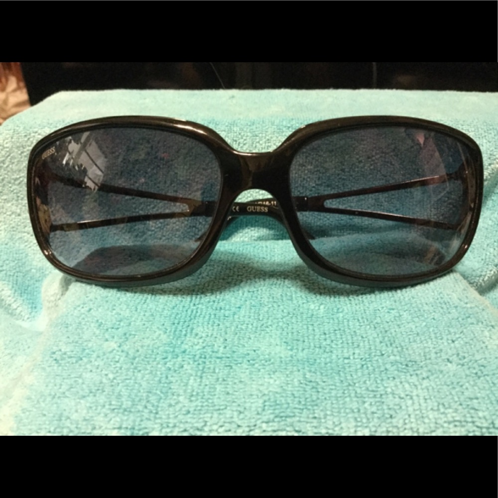 Guess Sunglasses -#GU 6269 - used